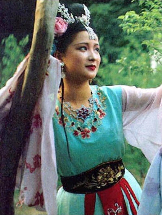 Hà Tình đóng vai Liên Liên - hiện thân của Linh Cát Bồ Tát trong phim Tây Du Ký ở thử thách Tứ Thánh thử lòng thiền tâm.