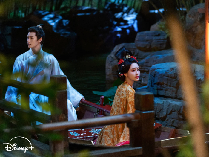 Đoàn phim xây dựng nhiều bối cảnh tại phim trường Hoành Điếm như ngõ mưa Lĩnh Nam hay thành Trường An. Ngoài ra, ê-kíp còn ghi hình tại nhiều địa danh nổi tiếng ở Quảng Đông, Giang Môn, Ôn Châu, Ninh Ba, Thiều Quan và đặc biệt là Đôn Hoàng, nơi thực hiện các đại cảnh sa mạc hoành tráng.