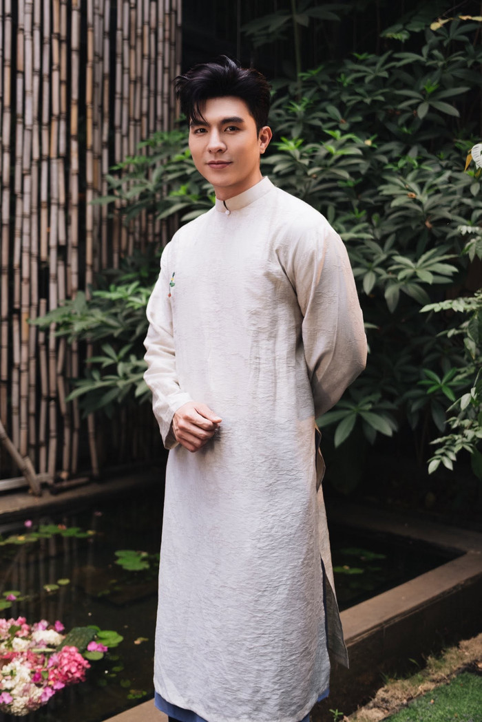 “Steven Nguyễn sau dấu ấn từ ‘Mưa Đỏ’ tiếp tục thử sức với màu sắc mới trong vũ trụ ‘Chị Chị Em Em’. Ảnh: FBNV.