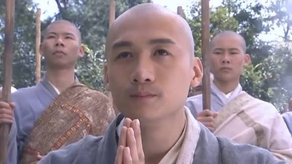 Hư Trúc là một tiểu hòa thượng hiền lành có cơ duyên trở thành chưởng môn đời thứ ba của phái Tiêu Dao nhờ phá thành công thế cờ Trân Long.&nbsp;
