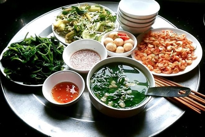 Bữa cơm xứ Nghệ đơn giản nhưng đậm đà tình quê hương.