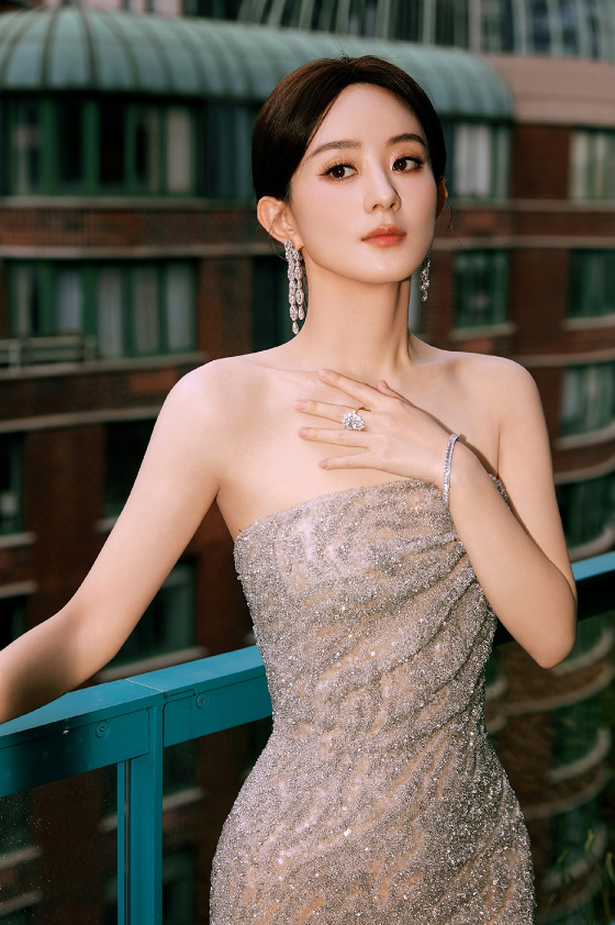 Triệu Lệ Dĩnh.