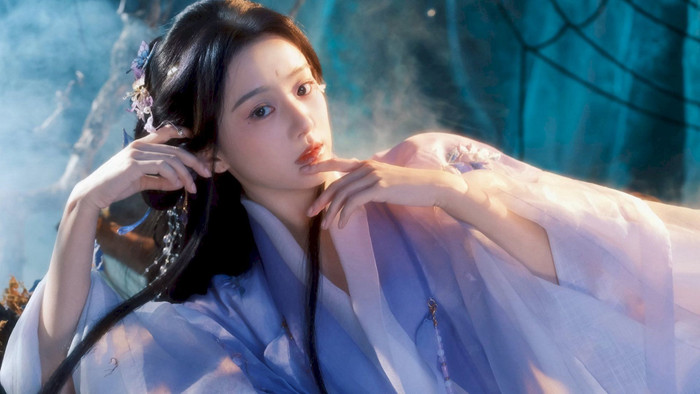 Chuyển thể từ tiểu thuyết Đích Mưu, bộ phim theo chân Nhậm Dao Kỳ sau khi có cơ hội sống lại. Từ một cô gái từng trải qua bi kịch gia tộc, nàng từng bước sử dụng trí tuệ và sự kiên nhẫn để hóa giải những mâu thuẫn giữa các thế gia, đồng thời bảo vệ người thân trước các âm mưu quyền lực. Sự đồng hành của Tiêu Tĩnh Tây giúp câu chuyện phát triển theo hướng vừa có tình cảm vừa có nhiều màn đấu trí.
