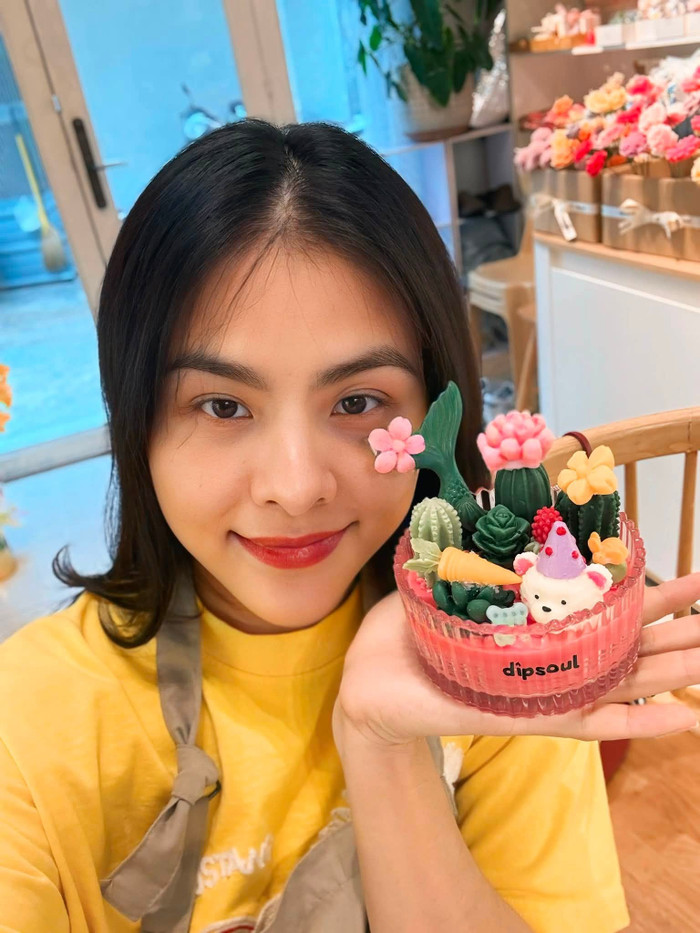 Vân Trang duy trì sức hút sau nhiều năm hoạt động nghệ thuật.