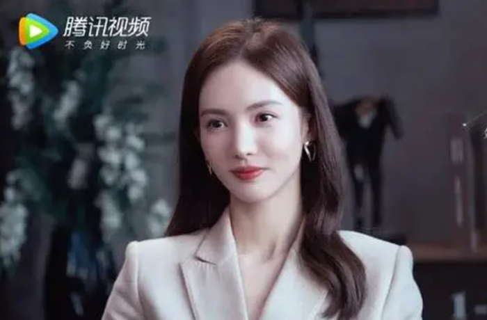Kim Thần ghi dấu ấn mạnh mẽ với hình tượng người phụ nữ độc lập, kiêu hãnh nhưng nhiều tổn thương trong Em Là Niềm Kiêu Hãnh Của Anh. Ảnh: Tencent TV