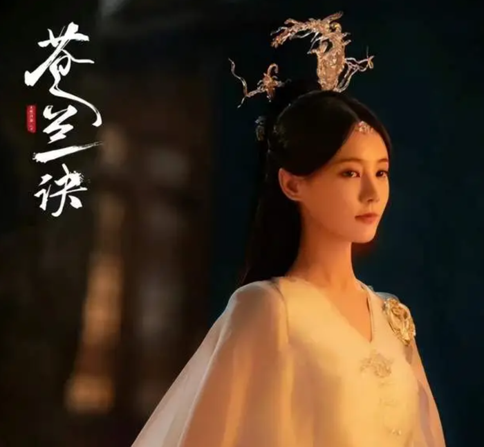 Lý Nhất Đồng thể hiện thần thái phóng khoáng, bí ẩn khi hóa thân thành sư phụ Tư Mệnh trong Thương Lan Quyết. Ảnh: NSX