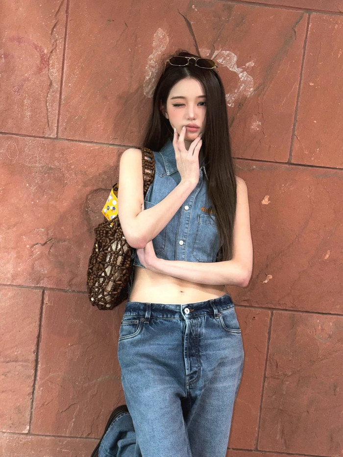 Jang Won Young sở hữu chiều cao 1m73. Nhờ vóc dáng cao ráo, nữ idol có thể 'thử sức' với nhiều phong cách khác nhau. Ảnh: IGNV