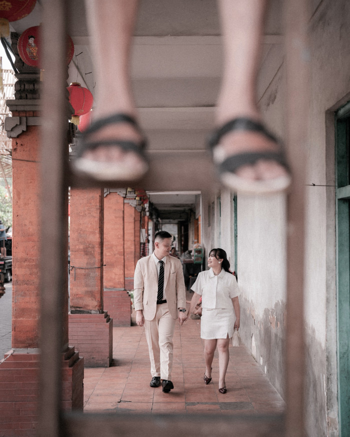 Cặp đôi đi chụp ảnh cưới, bức ảnh sau đó khiến ai cũng hoang mang Ảnh 1