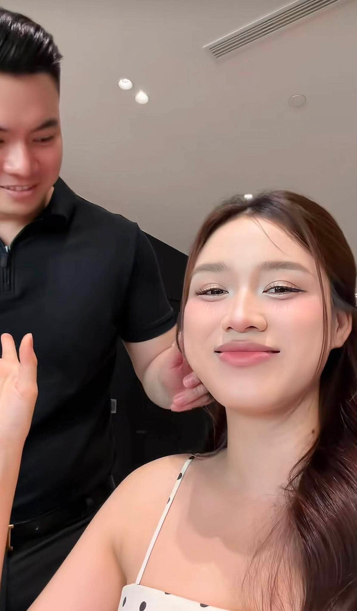 Hoa hậu Đỗ Thị Hà chia sẻ khoảnh khắc đời thường.