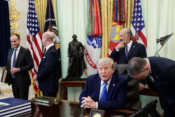 Ông Trump tiếp tục ký sắc lệnh mới, thách thức phán quyết của Tòa án Tối cao Mỹ Ảnh 2