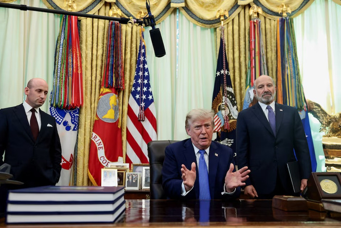 Ông Trump tiếp tục ký sắc lệnh mới, thách thức phán quyết của Tòa án Tối cao Mỹ Ảnh 1