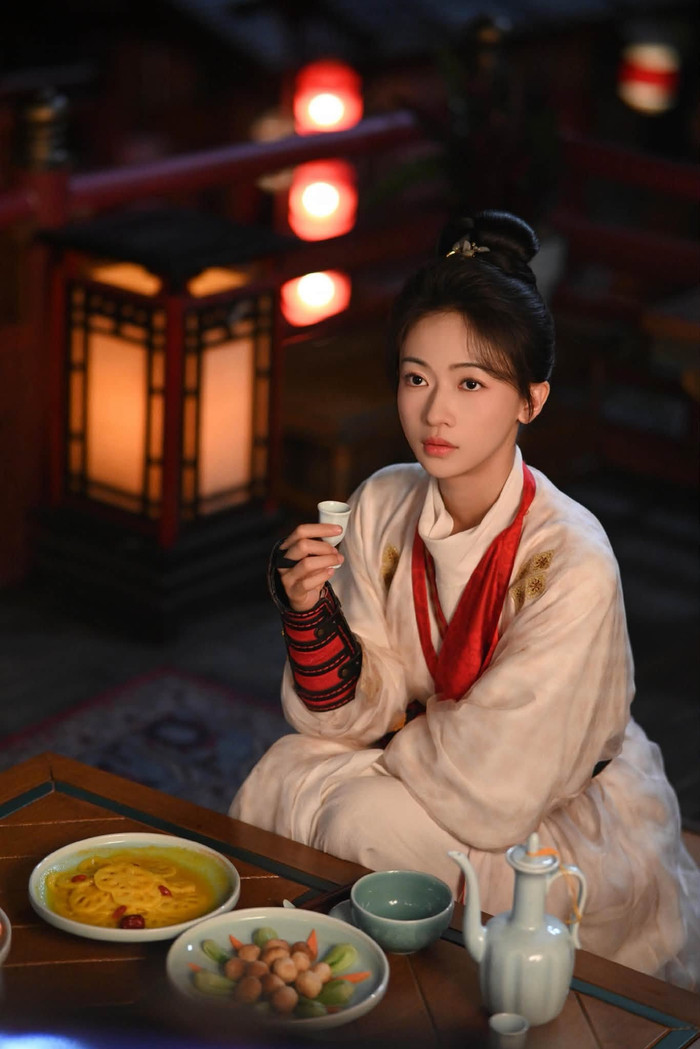 Khán giả bồi hồi khi thấy Ngô Cẩn Ngôn trở lại với khí chất nữ chính không chịu khuất phục. Ảnh: Weibo.