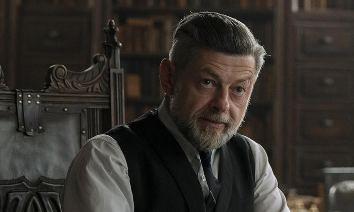Andy Serkis thủ vai Alfred Pennyworth trong The Batman. Ảnh: NSX