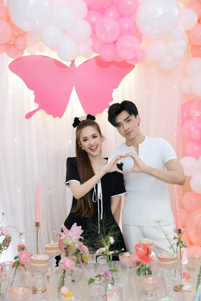 Phương Hằng hiện có hôn nhân hạnh phúc bên ca sĩ Anh Tâm.
