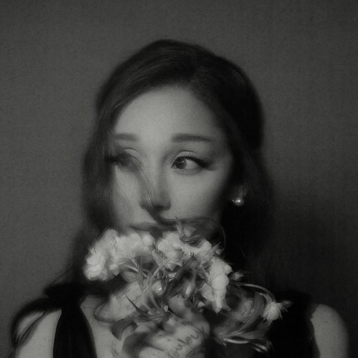 Ariana Grande quyết tâm thống trị bảng xếp hạng trước khi tạm nghỉ sự nghiệp Ảnh 2