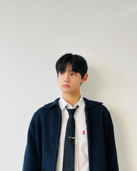 Park Geon Roung sở hữu gương mặt vô cùng điển trai, thư sinh, ngoại hình cao ráo. Ảnh: Instagram.