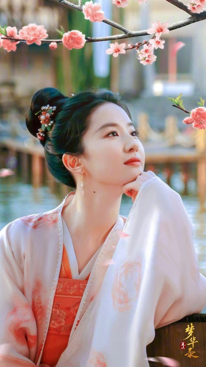 Triệu Phán Nhi lựa chọn tự thay đổi cuộc đời thay vì đầu hàng số phận. Ảnh: Weibo.