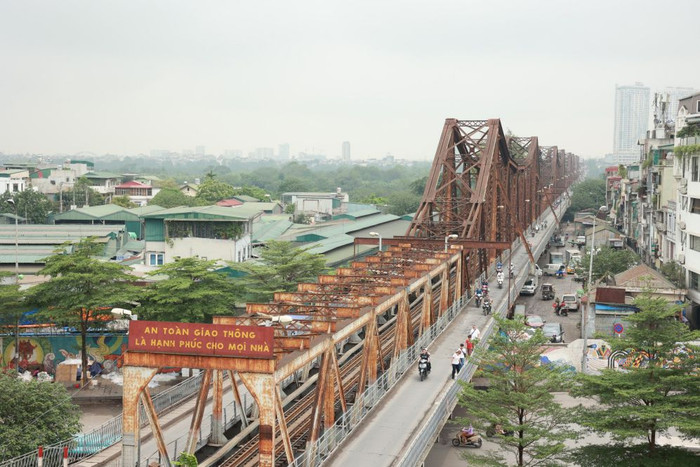 Nét cổ kính tại cầu Long Biên. Ảnh: báo Lao Động