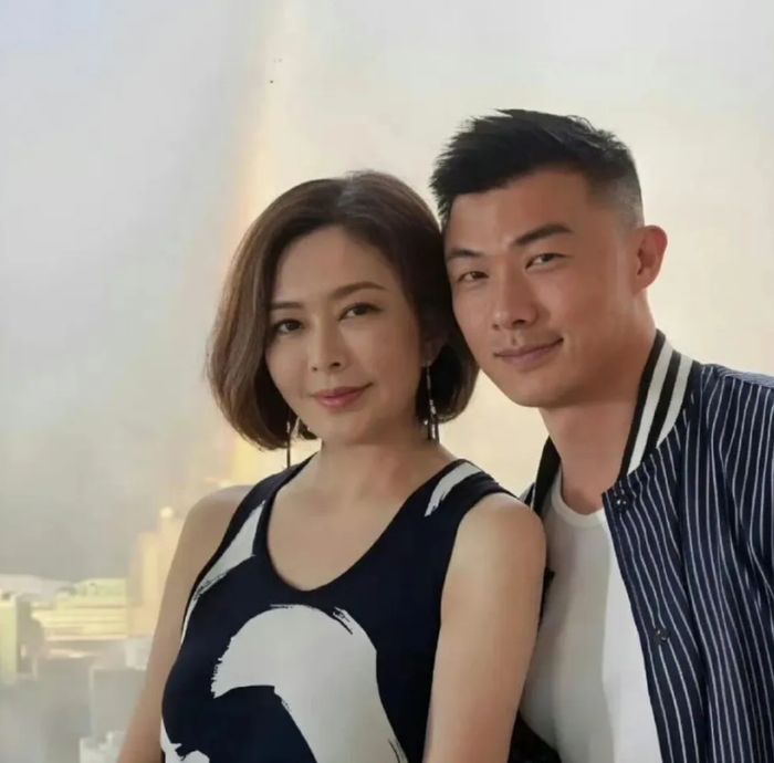 Quan Chi Lâm bất ngờ trở thành tâm điểm dư luận sau khi xuất hiện tin đồn hẹn hò một nam người mẫu kém bà 36 tuổi.