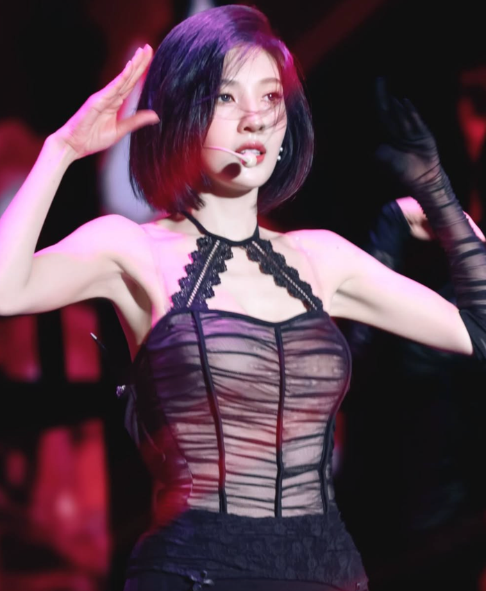 Joy (Red Velvet) gây sốt với màn trình diễn trong trang phục xuyên thấu quyến rũ Ảnh 3