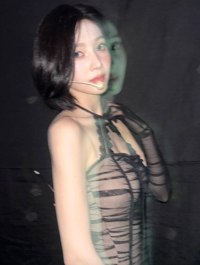 Joy (Red Velvet) tiếp tục khiến người hâm mộ mê mẩn khi khoe loạt ảnh sân khấu với diện mạo quyến rũ.