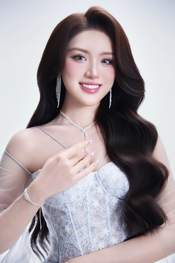 Hoa hậu Phan Phương Oanh.