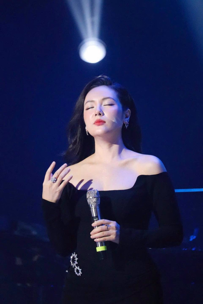 Ca sĩ Phương Linh là cái tên đắt show trên các sân khấu ca nhạc phòng trà (Ảnh: FBNV).