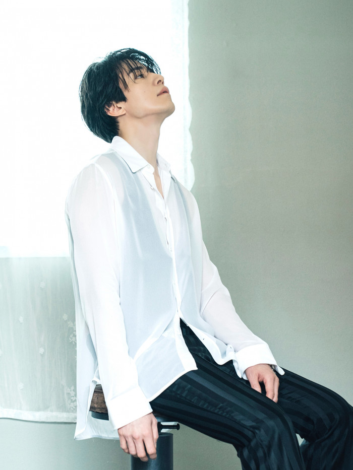 Lee Dong Wook duy trì sức hút sau hơn 20 năm đóng phim.