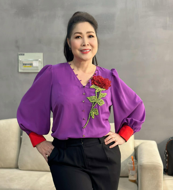 NSND Hồng Vân là một trong những cái tên gạo cội của showbiz Việt.