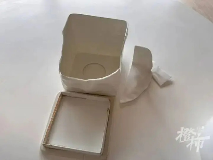 Bé trai 1 tuổi làm vỡ hộp đựng khăn giấy ở khách sạn, gia đình bị yêu cầu bồi thường số tiền gây sốc Ảnh 3