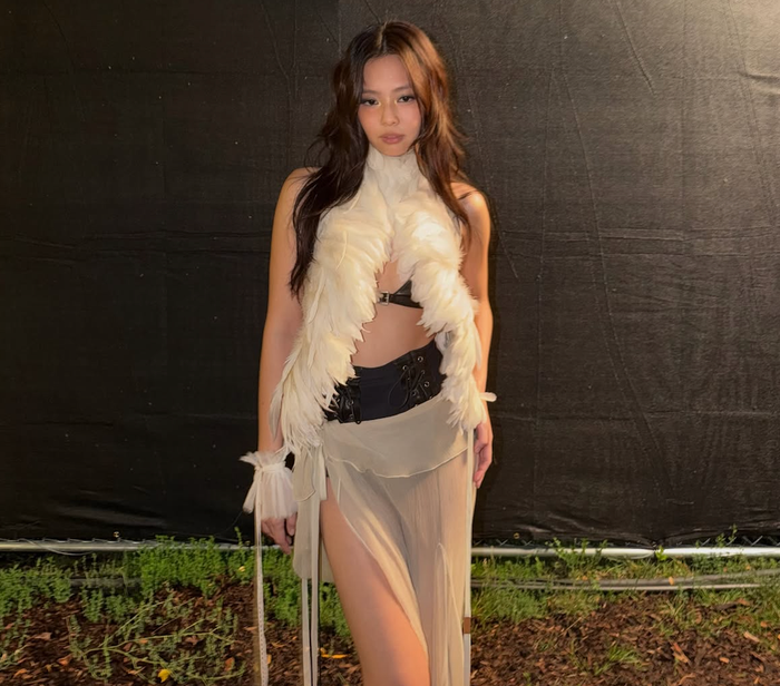 Jennie trân trọng với tình cảm của người hâm mộ dành cho cô xuyên suốt một thập kỷ. Ảnh: IGNV