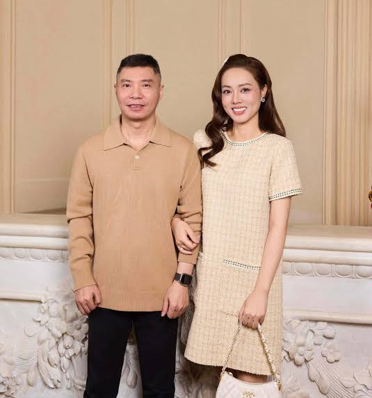 Vợ NSND Công Lý tâm sự về quyết định cưới chồng lớn hơn 15 tuổi.