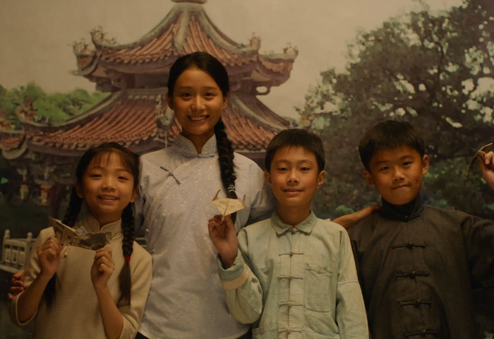 Nếu 'kiều phê' tạo nên lớp nền văn hóa, lòng vị tha mới là yếu tố đẩy cảm xúc của bộ phim lên cao.