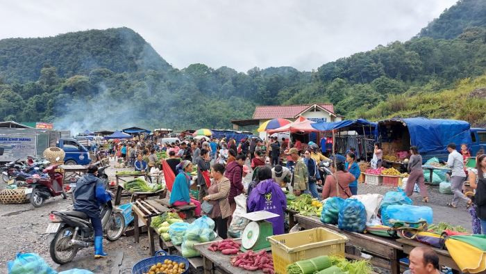 Chợ phiên Nậm Cắn nằm ở vùng cao của Nghệ An . Ảnh: Tạp chí Sông Lam&nbsp;
