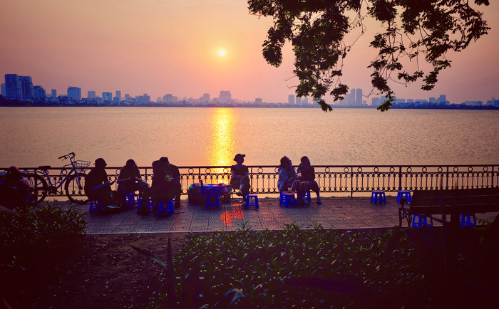 Hoàng hôn ở Hồ Tây. Ảnh: VTV