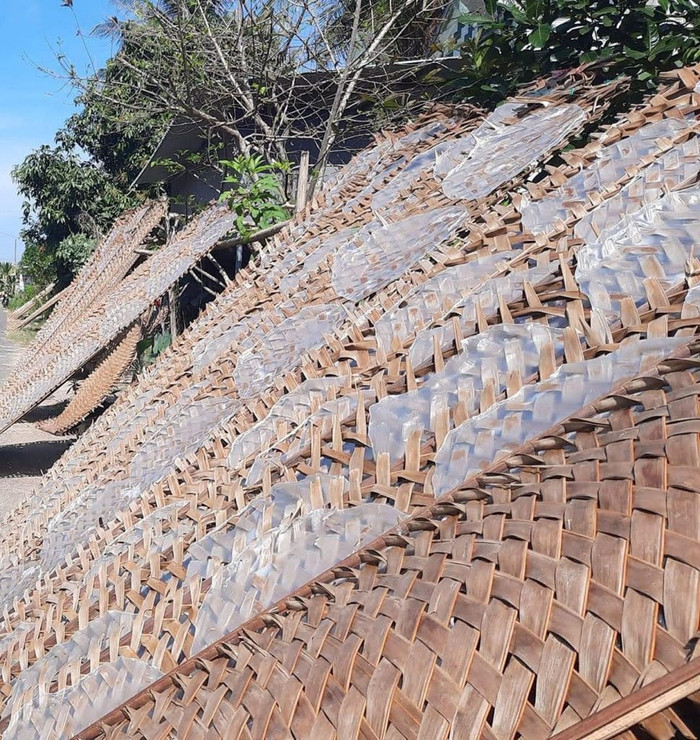 Làng nghề bánh tráng Cù lao Mây. Ảnh: Sưu tầm