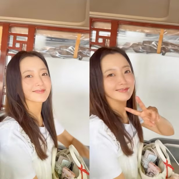Kim Hee Sun gây ấn tượng với nhan sắc trẻ trung.