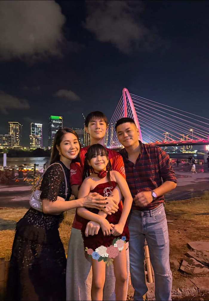 Gia đình hạnh phúc của Lê Phương. Ảnh: FBNV