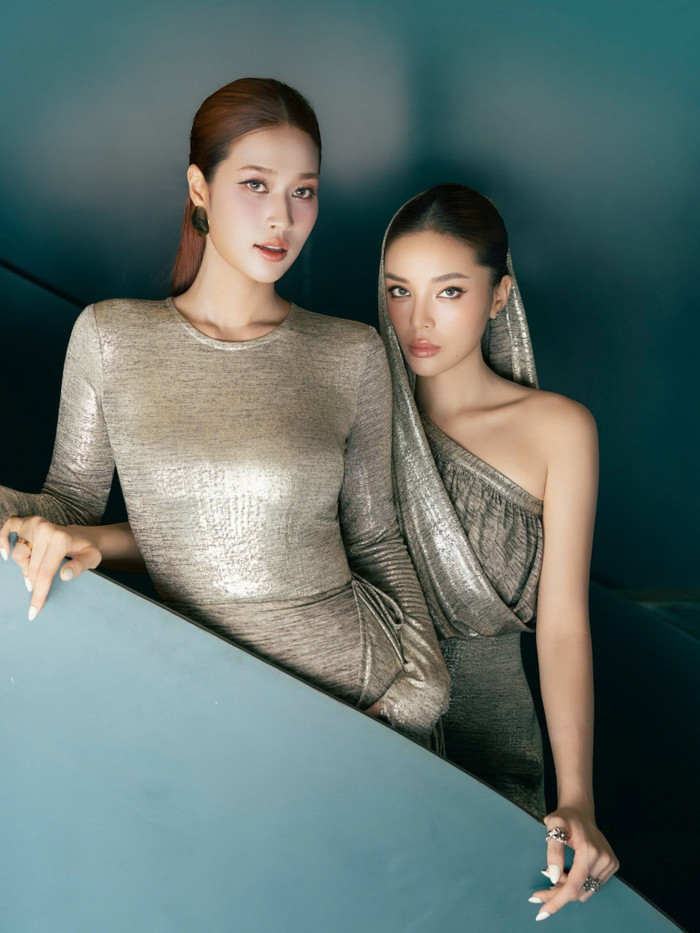 Kỳ Duyên và Thiên Ân ăn diện đồng điệu trong những lần xuất hiện trước công chúng. Ảnh: FBNV