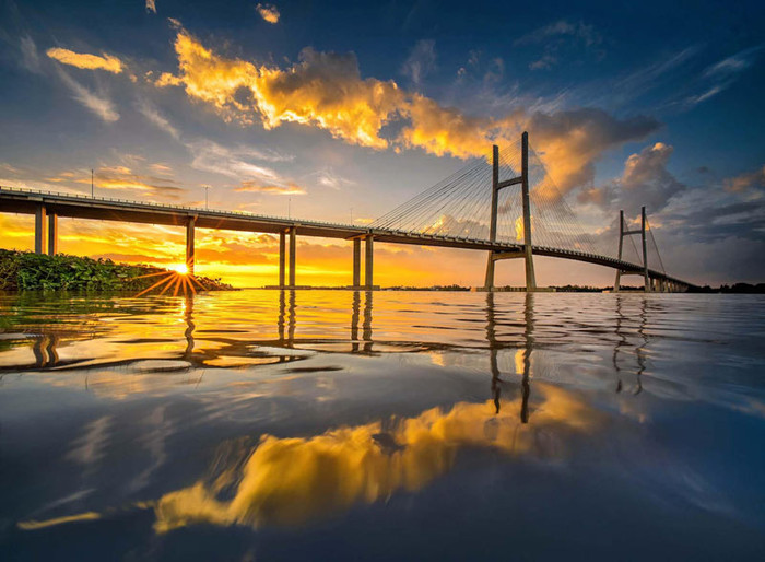 Hoàng hôn ở cầu Cao Lãnh. Ảnh: Nguyễn Hữu Thành