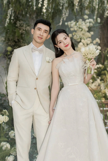 Midu hạnh phúc bên chồng.