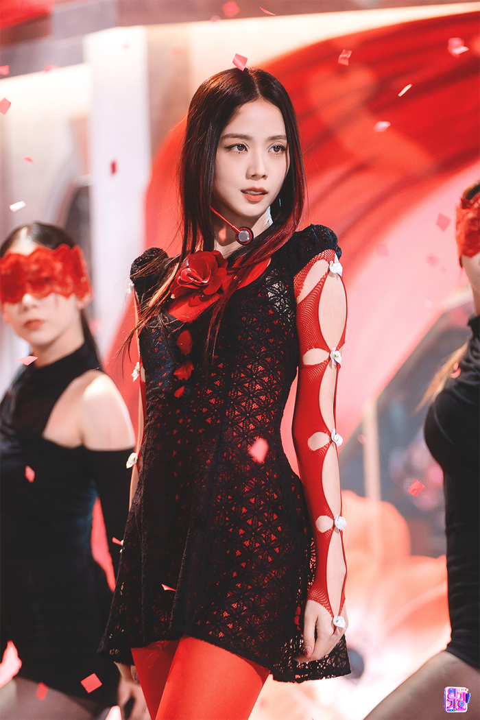 Jisoo nhấn mạnh rằng cô không bao giờ quên BLACKPINK có được ngày hôm nay nhờ sự yêu thương và đồng hành của khán giả.