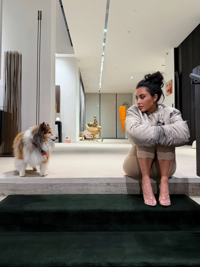 Loạt ảnh hẹn hò chưa từng công bố của người mẫu Kim Kardashian và Lewis Hamilton.