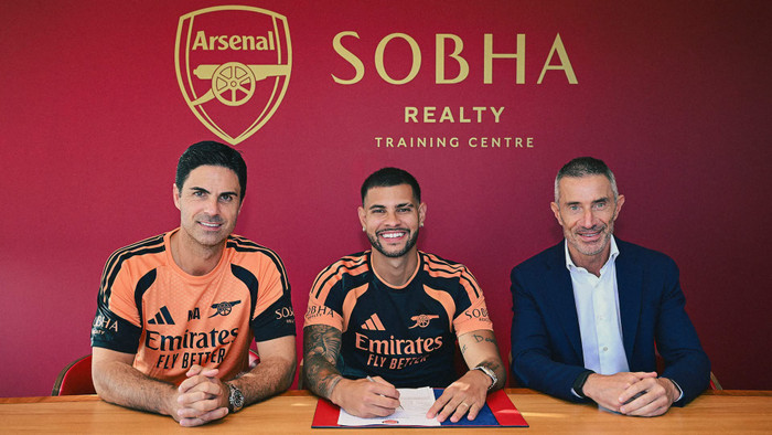 Arsenal không chọn cách hài lòng sau khi trở lại đỉnh cao Premier League. Mikel Arteta đang muốn biến chức vô địch mùa trước thành nền móng cho một chu kỳ thành công mới. Ảnh: Arsenal FC