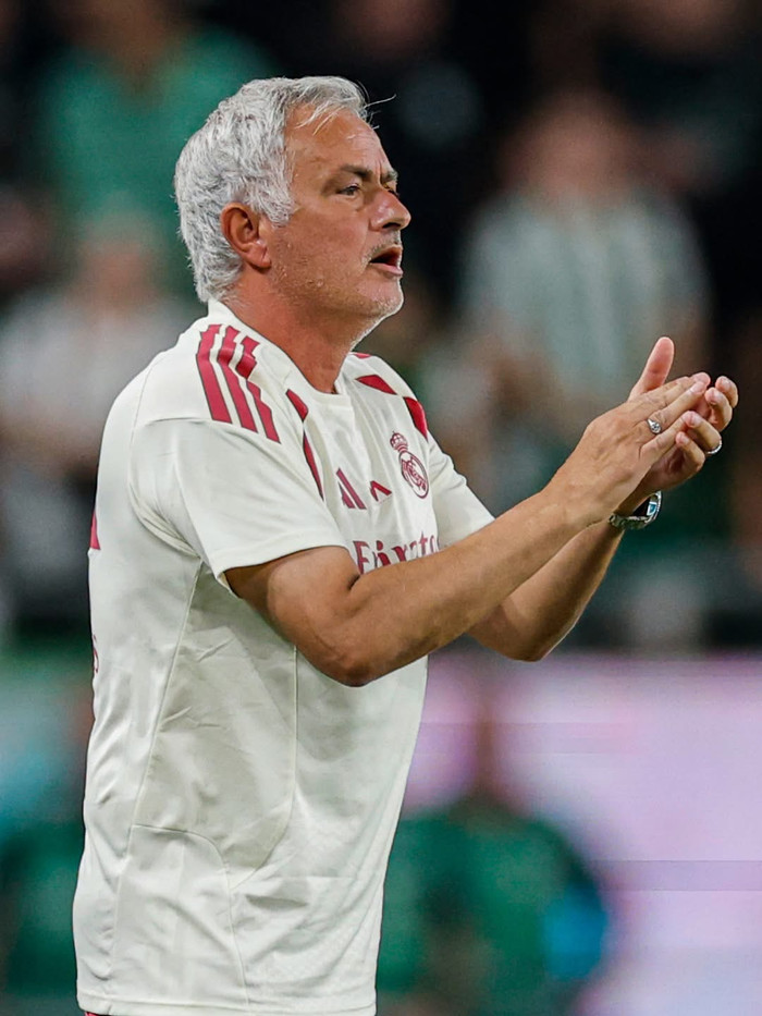 Carlos Carvalhal cho rằng Jose Mourinho là lựa chọn phù hợp với Real Madrid, đặc biệt bởi khả năng kiểm soát phòng thay đồ trong một tập thể đang cần tìm lại sự ổn định. Ảnh: Real Madrid