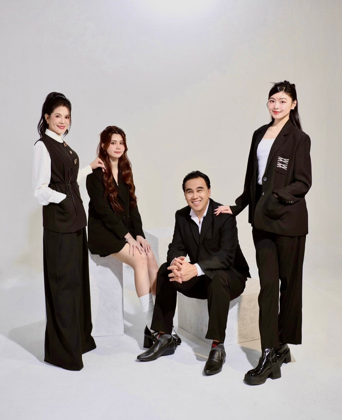 Gia đình 4 thành viên của nghệ sĩ Quyền Linh. Ảnh: FBNV