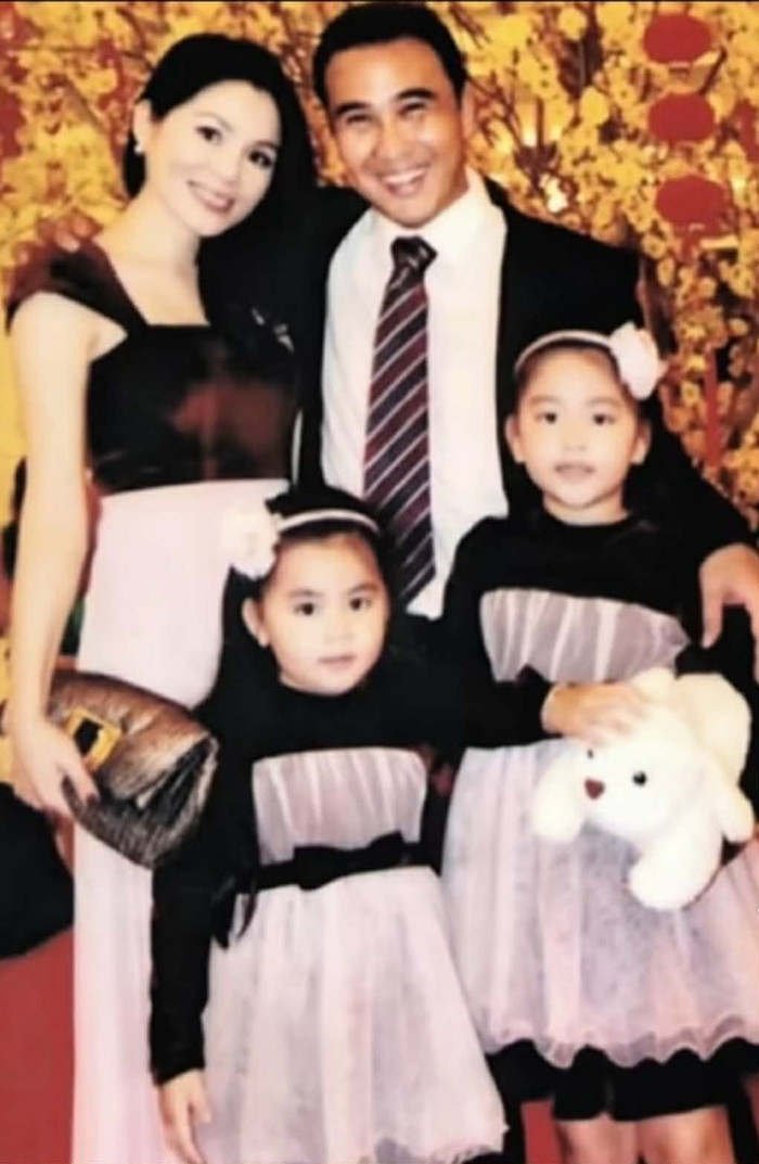 Quyền Linh và doanh nhân Dạ Thảo có hai con gái là Mai Thảo Linh (Lọ Lem) và Mai Thảo Ngọc (Hạt Dẻ). Ảnh: FBNV