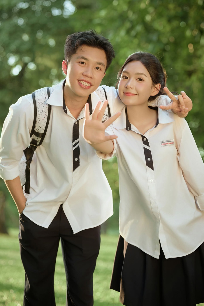 Long Vũ trở lại khung giờ vàng với vai Khánh, một nam sinh thành thị nghịch ngợm nhưng sống tình cảm trong Mùa hè năm ấy.