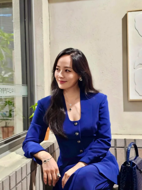 Người hâm mộ cho rằng Eugene vẫn giữ được vẻ đẹp trong trẻo từng làm nên tên tuổi từ những năm đầu sự nghiệp. Ảnh: IGNV