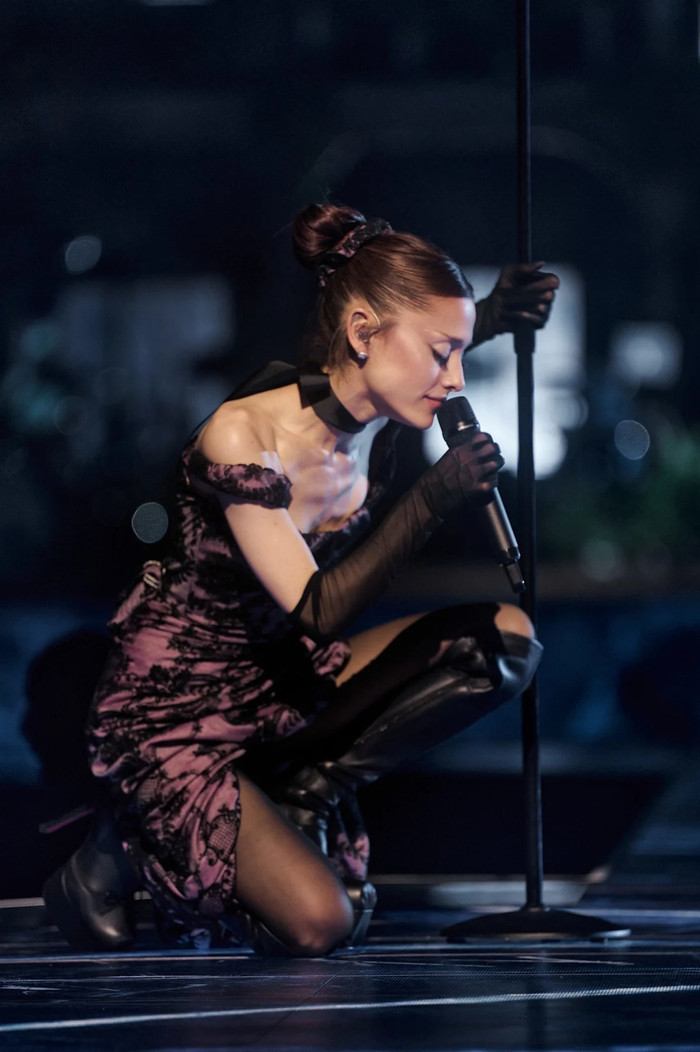 Ariana Grande bị chấn thương trước thềm hai đêm diễn tại London Ảnh 5
